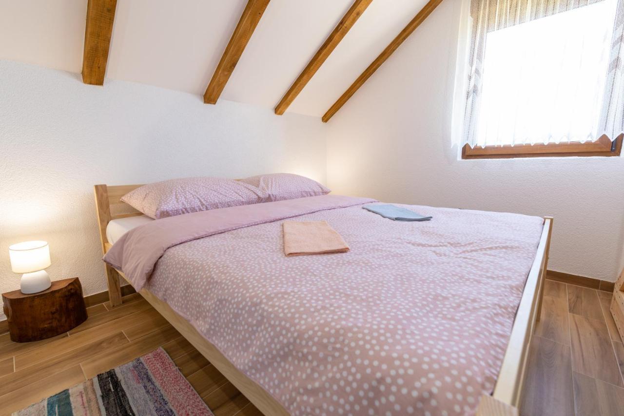 Kuca Trota - Sauna, Hot Tub Otočac Exteriér fotografie
