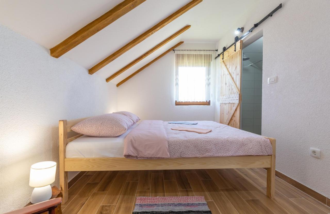 Kuca Trota - Sauna, Hot Tub Otočac Exteriér fotografie