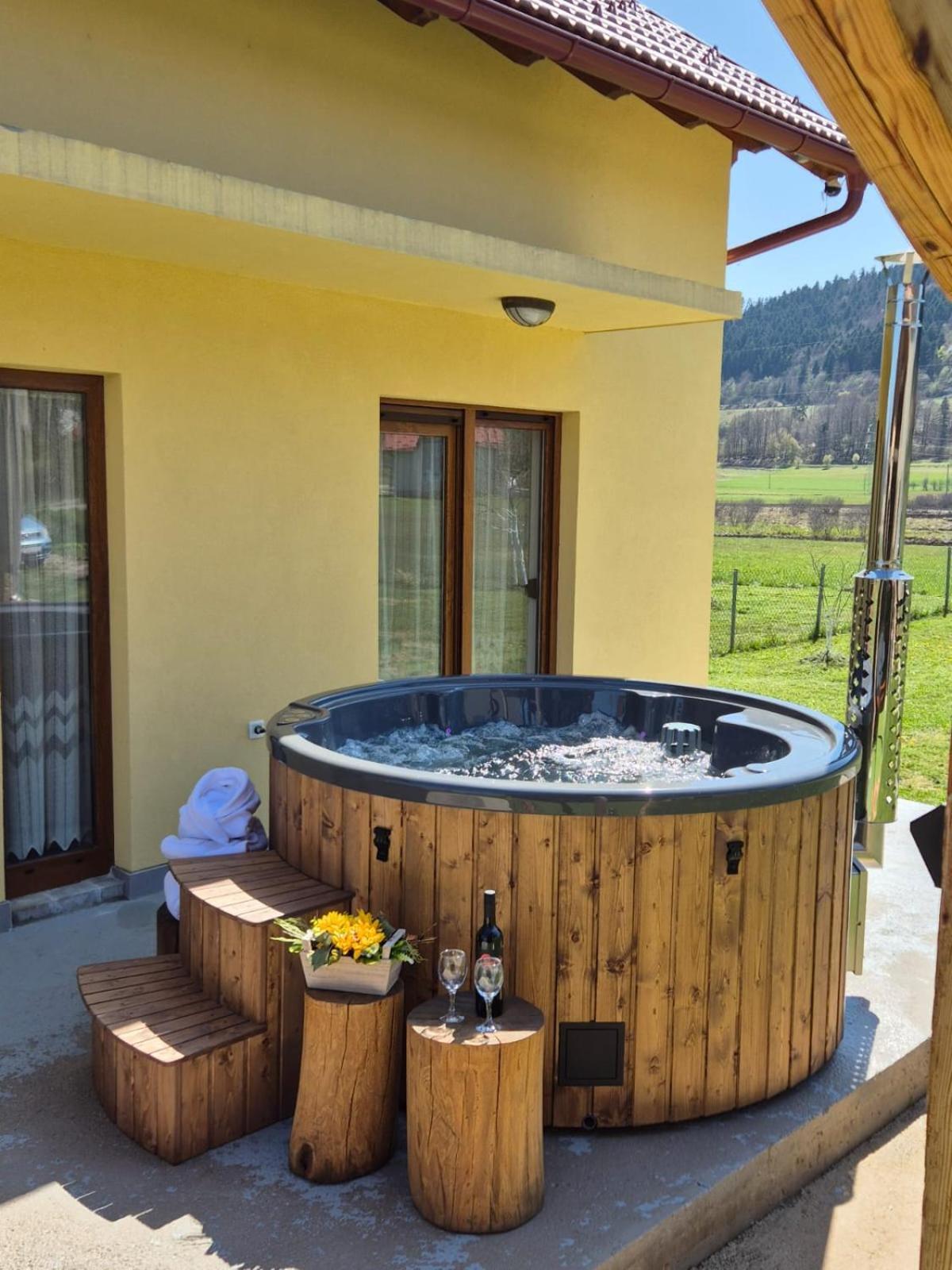Kuca Trota - Sauna, Hot Tub Otočac Exteriér fotografie