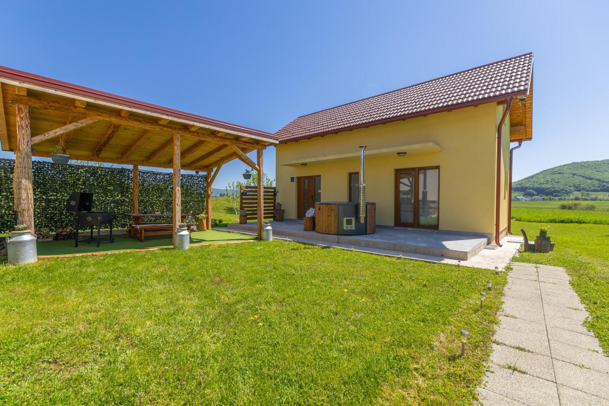 Kuca Trota - Sauna, Hot Tub Otočac Exteriér fotografie