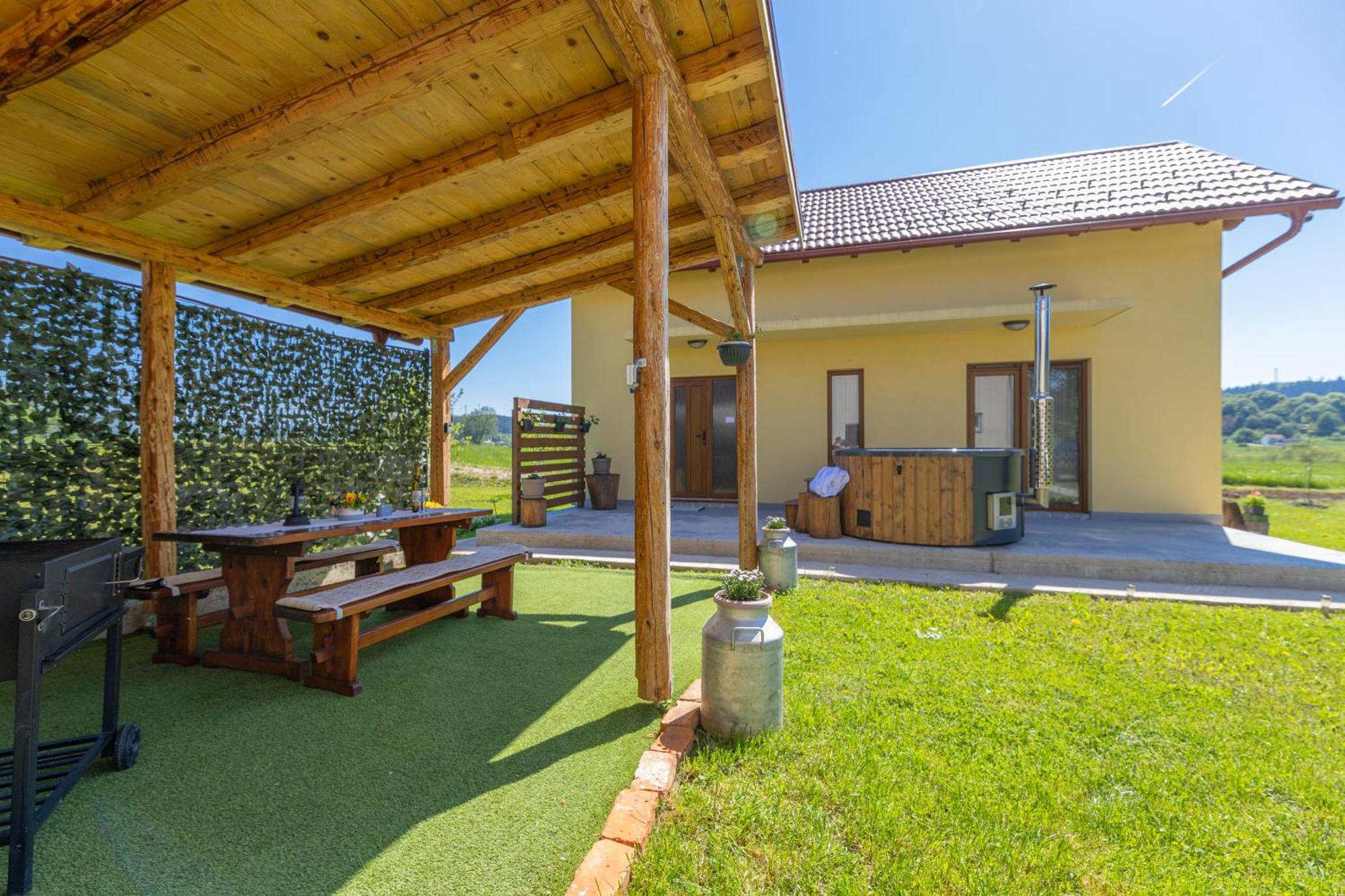 Kuca Trota - Sauna, Hot Tub Otočac Exteriér fotografie