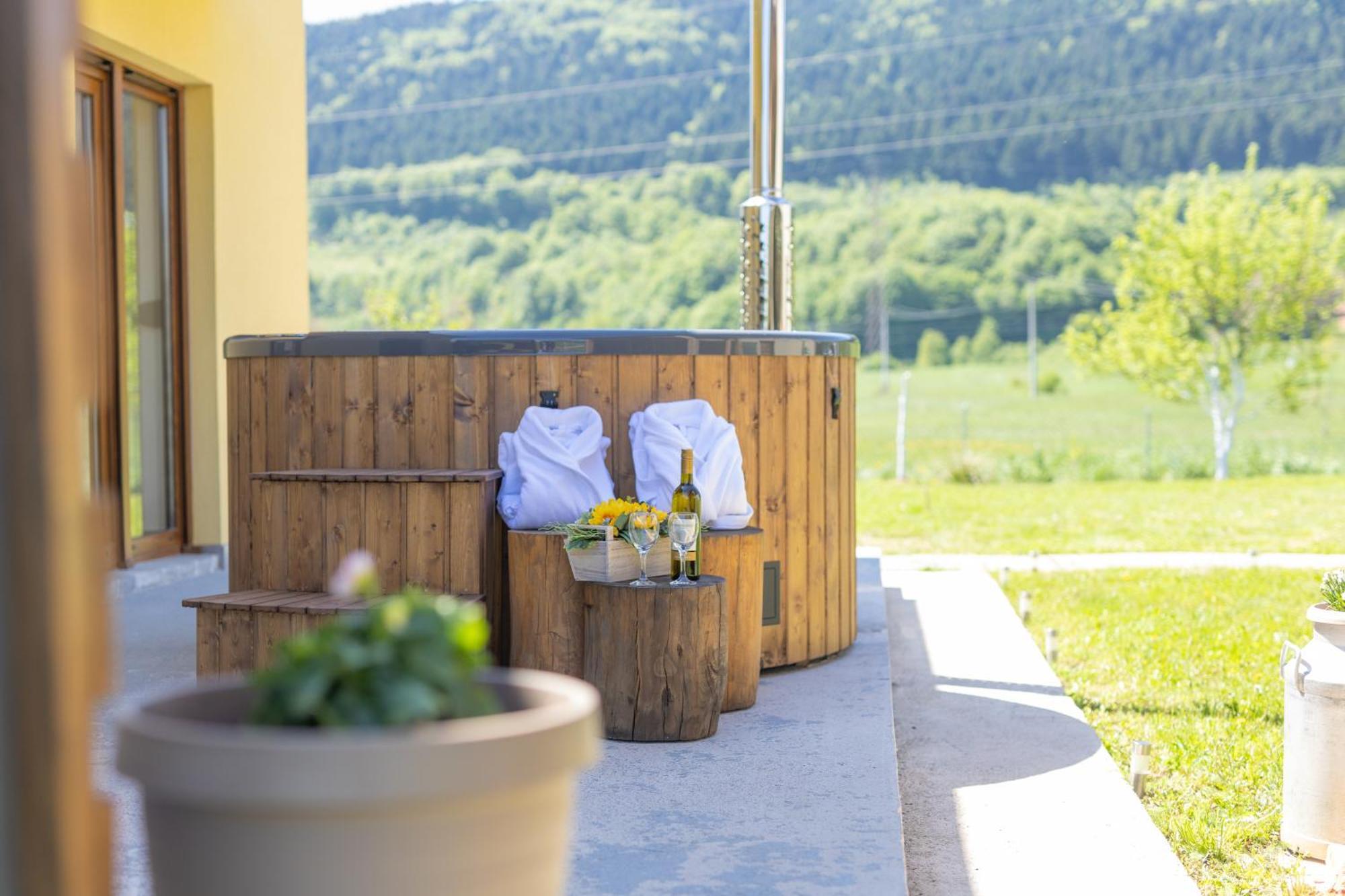 Kuca Trota - Sauna, Hot Tub Otočac Exteriér fotografie