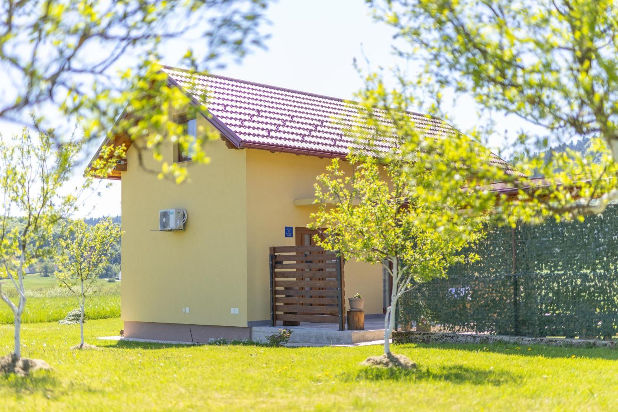 Kuca Trota - Sauna, Hot Tub Otočac Exteriér fotografie